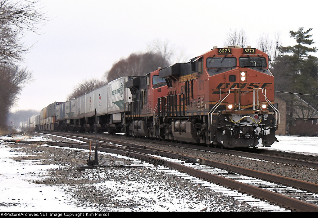 BNSF 8273